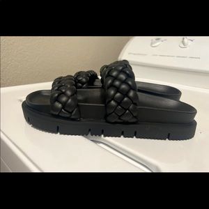 Cute never worn Aqua sandals